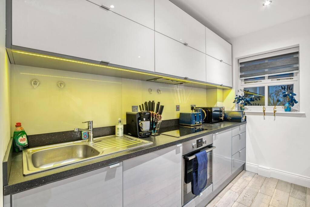 Luxury Oasis Apartment Лондон Екстериор снимка