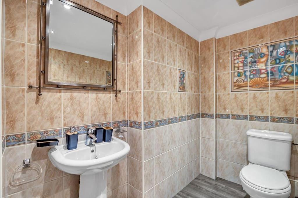 Luxury Oasis Apartment Лондон Екстериор снимка